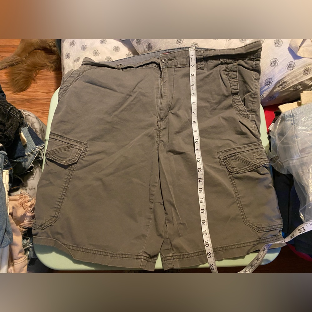 Unionbay cargo shorts in gray men’s size 38.